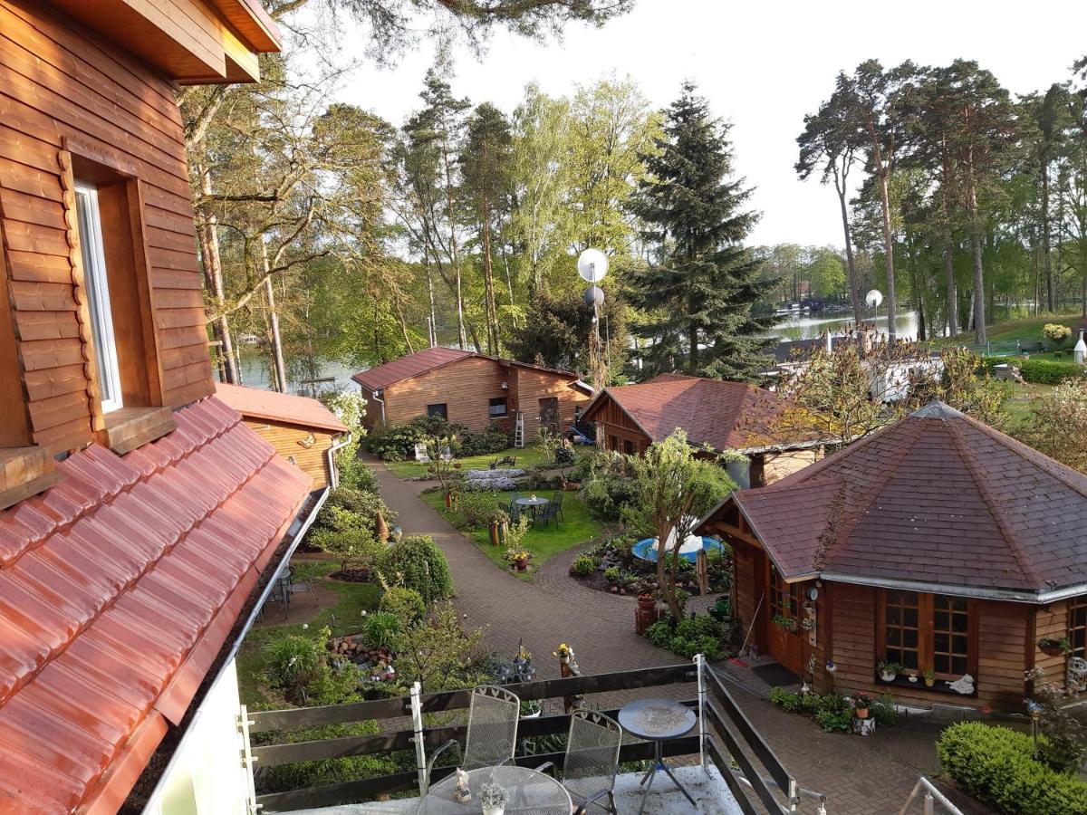Monikas Gaestehaeuser Seeblick Himmelpfort Exterior photo
